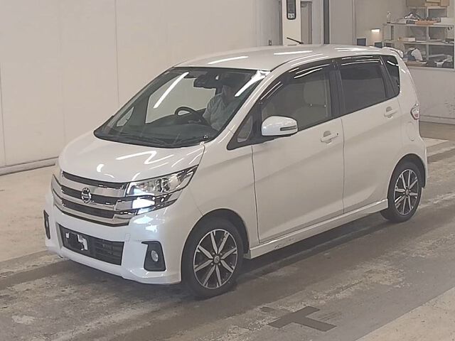 2017 Nissan Dayz HスタXプレミアムセレ 4WD auction photo 4