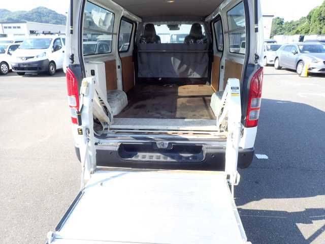2021 Toyota Hiace DX 標準ボディ 4WD リフト付 auction photo 3
