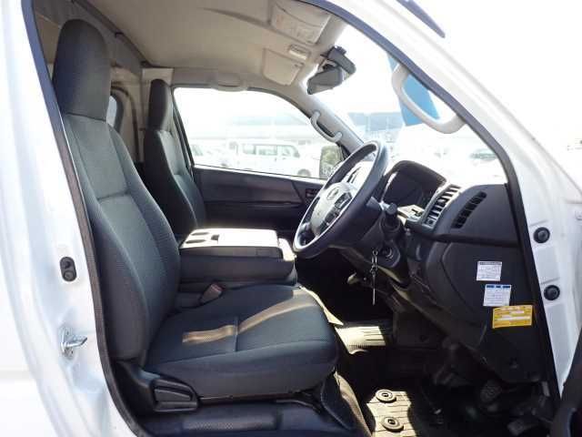 2021 Toyota Hiace DX 標準ボディ 4WD リフト付 auction photo 6