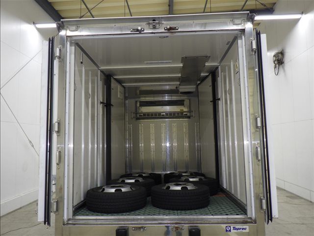 2021 Isuzu Elf Refrigerated and frozen trucks auction photo 4