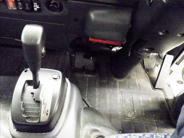 2021 Isuzu Elf Refrigerated and frozen trucks auction photo 8