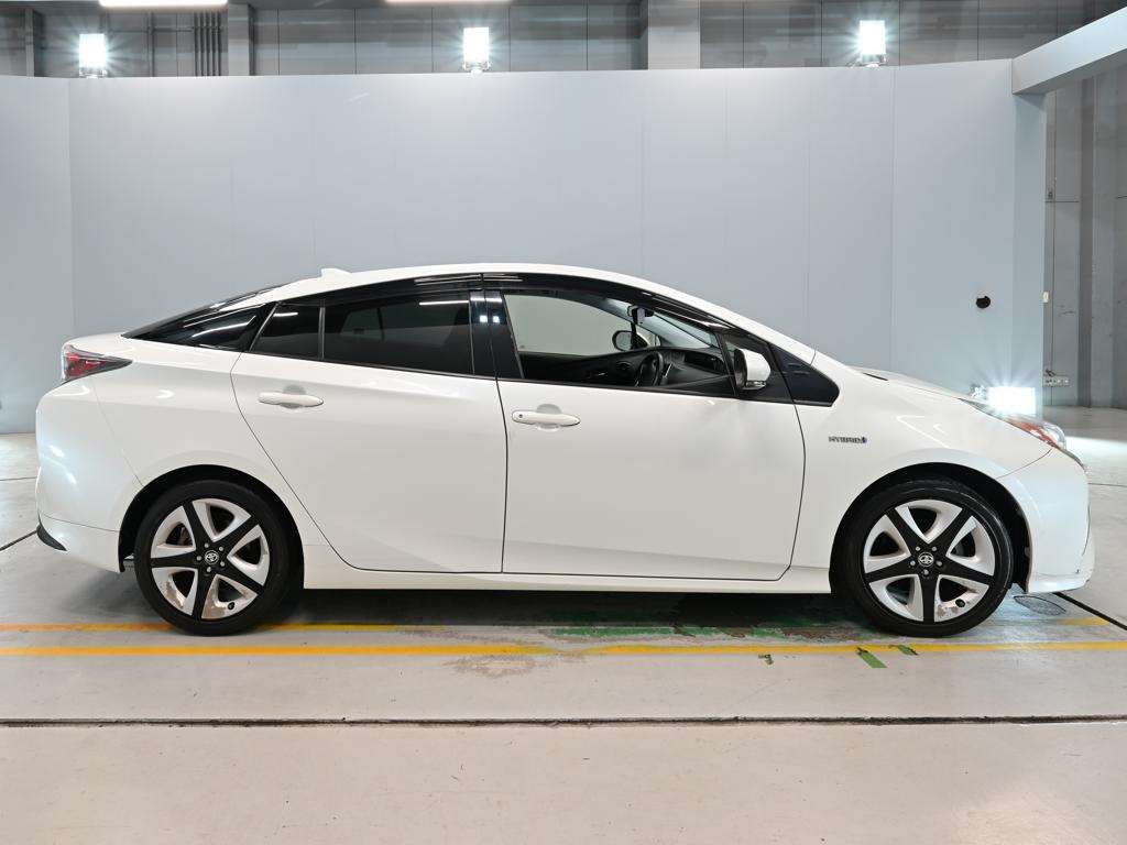 2016 Toyota Prius Sツーリングセレクション auction photo 3