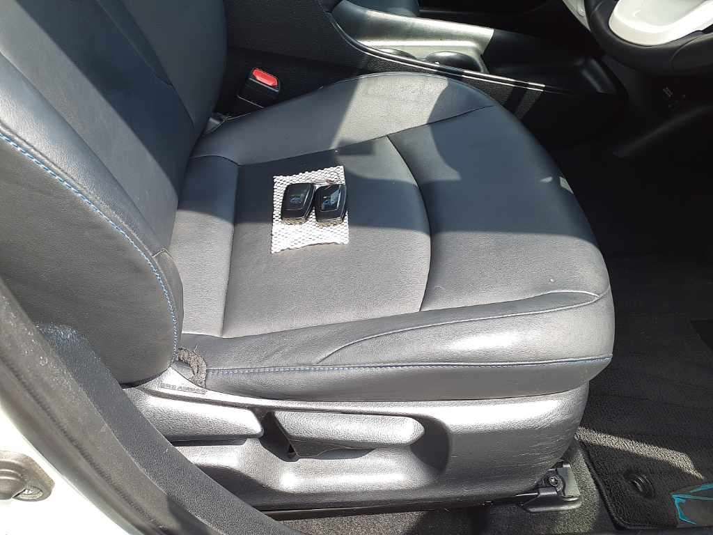 2016 Toyota Prius Sツーリングセレクション auction photo 10