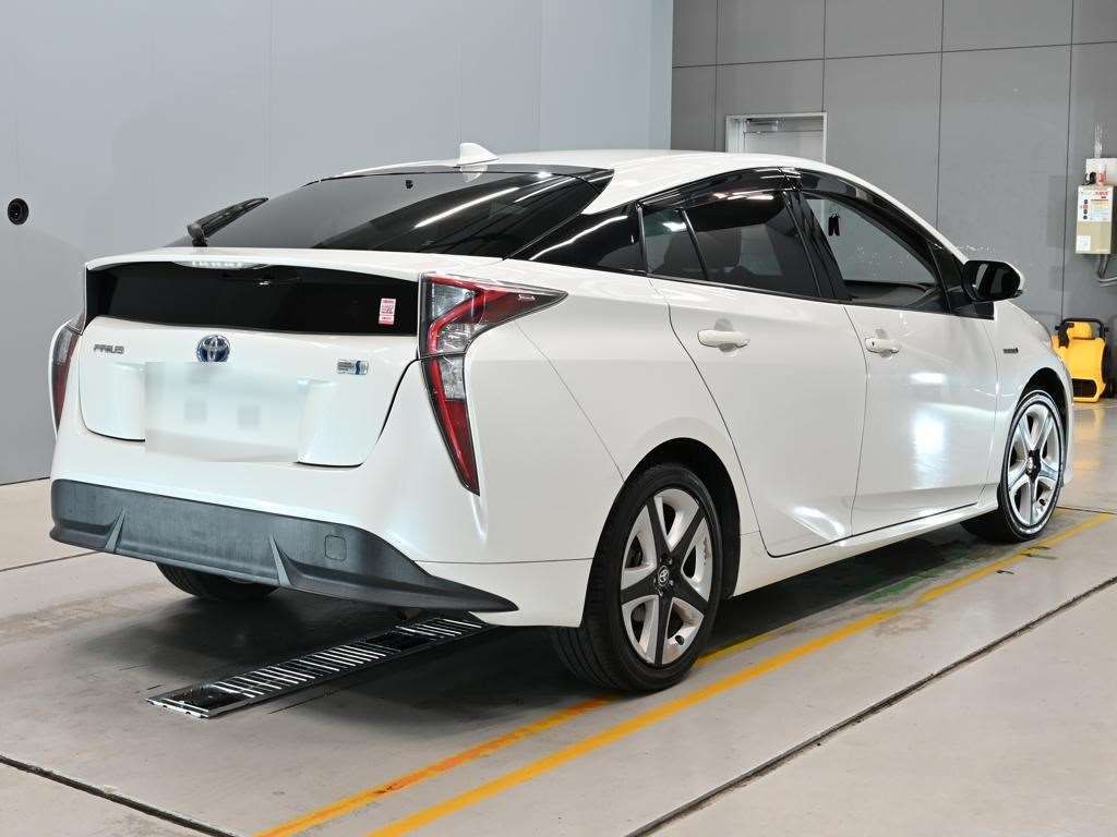 2016 Toyota Prius Sツーリングセレクション auction photo 2