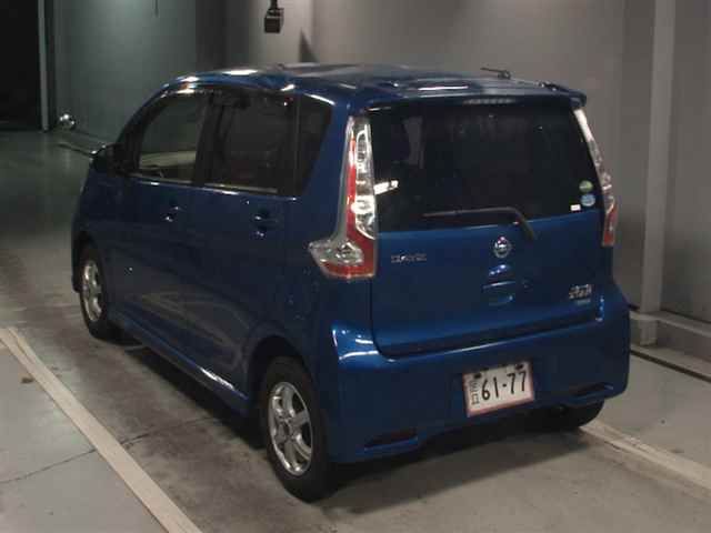 2016 Nissan Dayz 4WD ハイウェイスターX auction photo 2