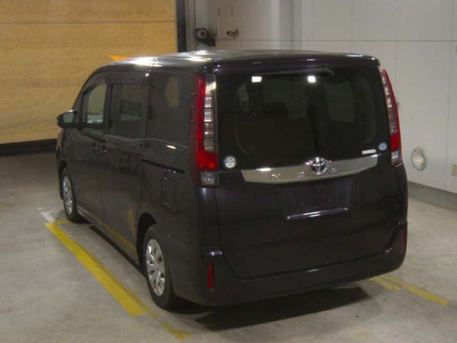 2015 Toyota Noah Josh Seki Lift-Up Seat auction photo 2