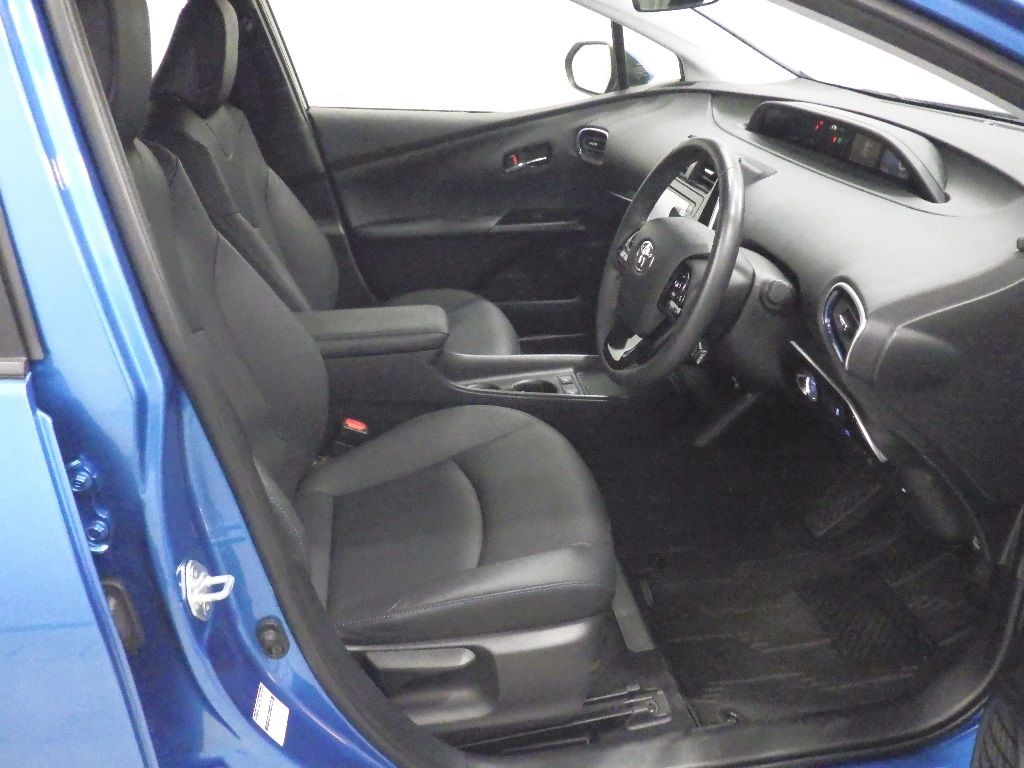 2019 Toyota Prius Sツーリングセレクション auction photo 6