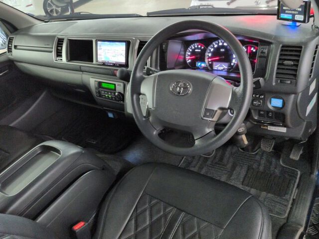 2019 Toyota Hiace GL 4WD auction photo 3