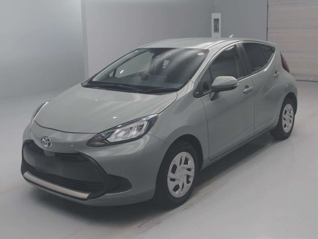 2022 Toyota Aqua X Japan auction vehicle