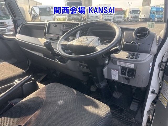 2017 Mitsubishi Fuso Canter Hira auction photo 4