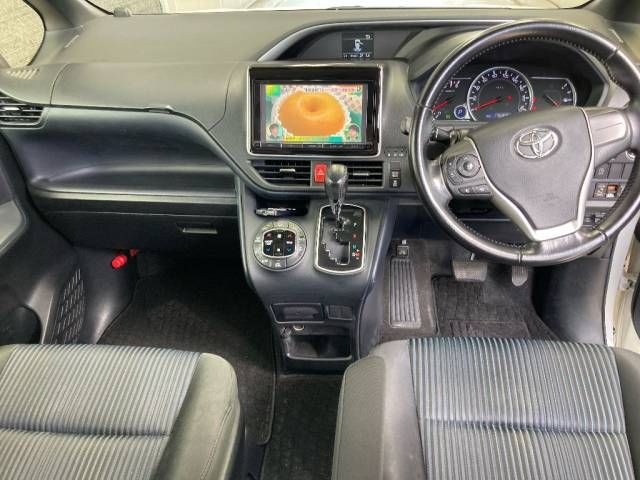 2015 Toyota Voxy ZS 煌 auction photo 4