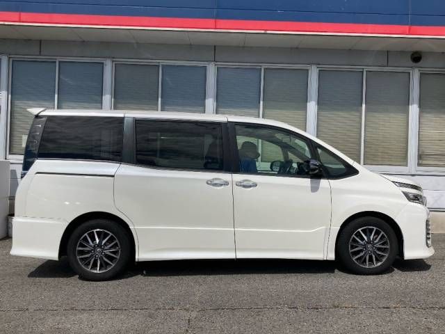 2015 Toyota Voxy ZS 煌 auction photo 2