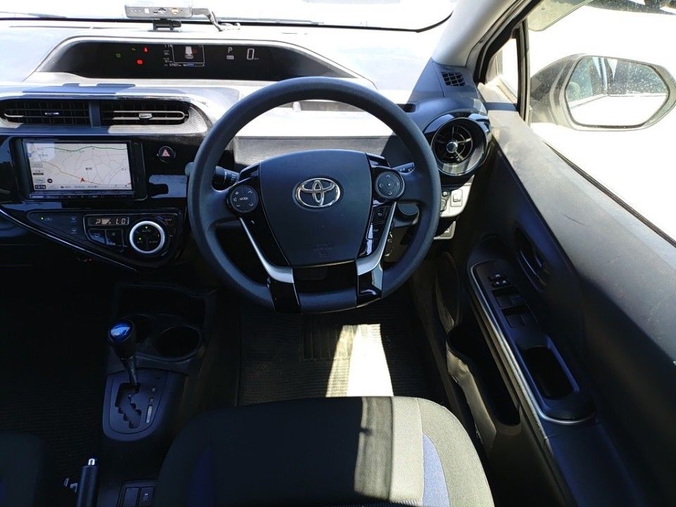 2021 Toyota Aqua auction photo 3