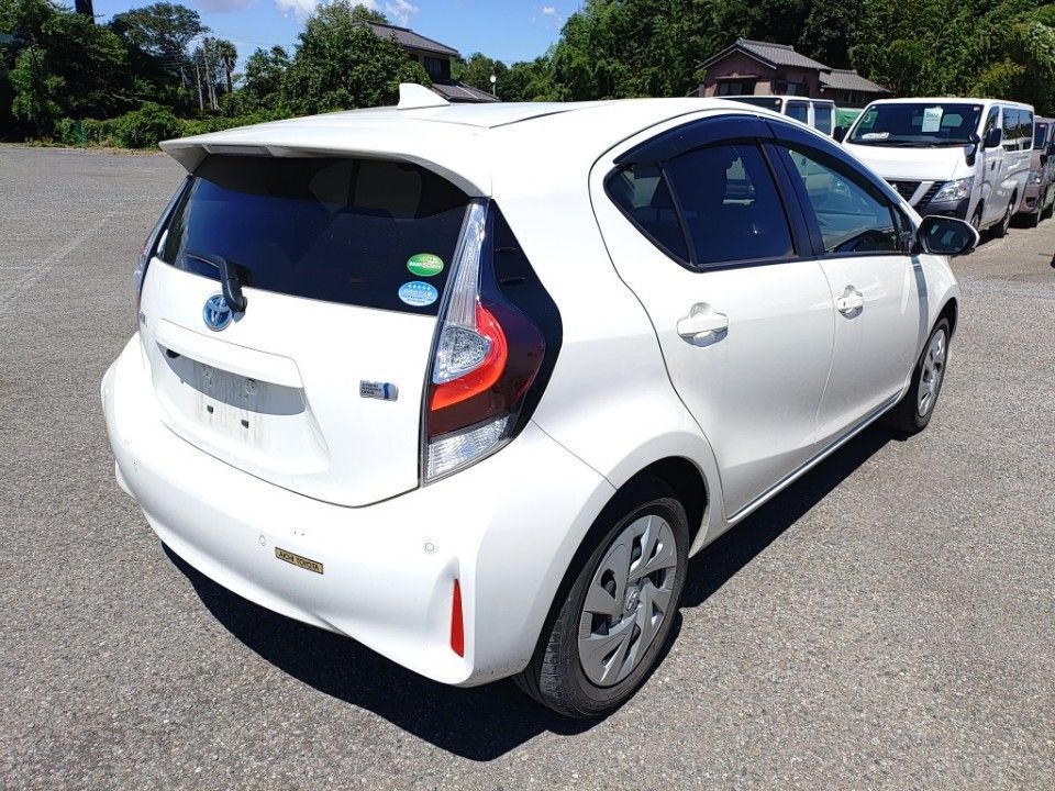 2021 Toyota Aqua auction photo 2