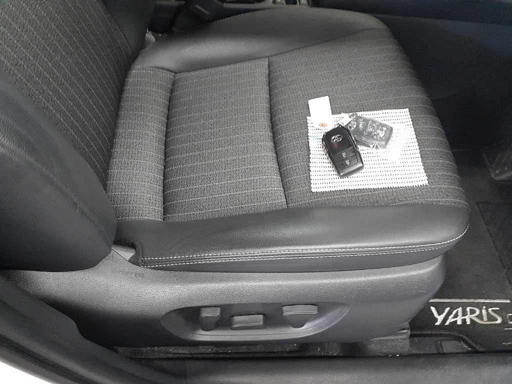 2022 Toyota Yaris Cross ハイブリッドZ auction photo 10