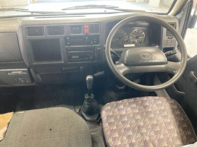 1995 Toyota Dyna Double cab auction photo 2