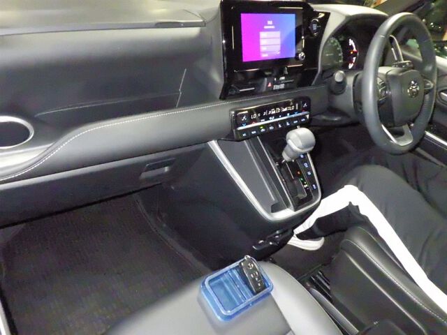 2025 Toyota Noah S-Z auction photo 3