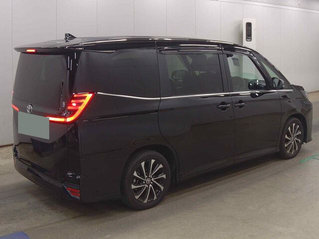 2025 Toyota Noah S-Z auction photo 5