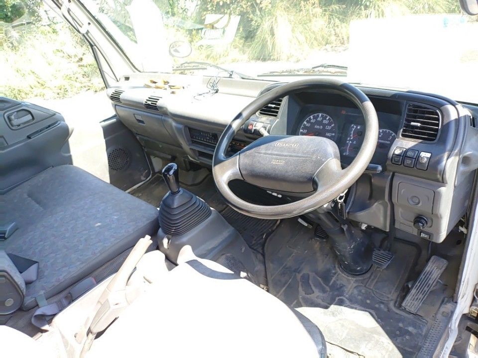 2004 Isuzu Elf auction photo 3