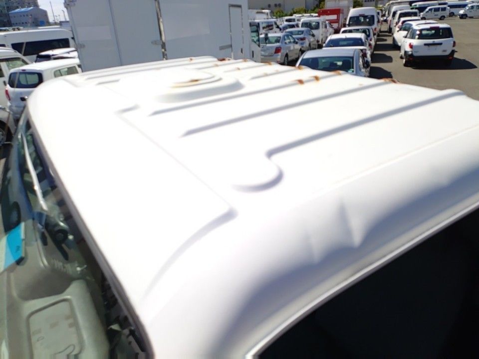 2004 Isuzu Elf auction photo 28