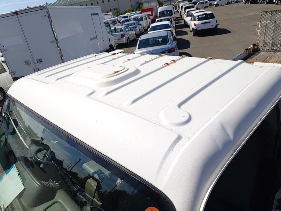2004 Isuzu Elf auction photo 7