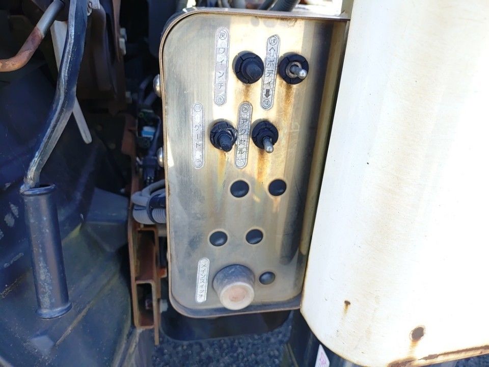2004 Isuzu Elf auction photo 32