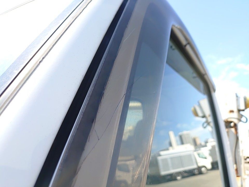 2004 Isuzu Elf auction photo 29