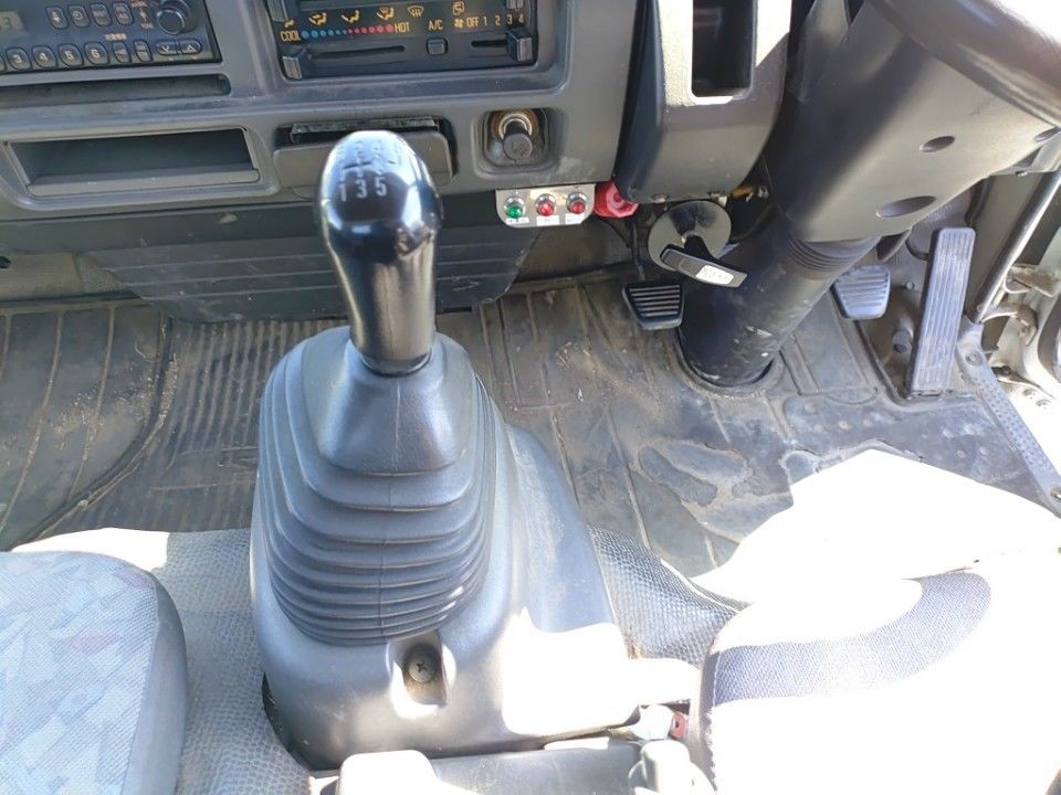 2004 Isuzu Elf auction photo 12