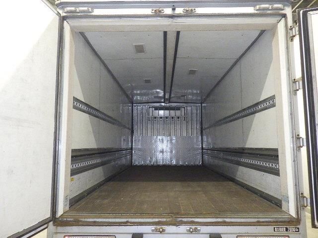 2012 Mitsubishi Fuso Fighter Refrigerated and frozen trucks auction photo 4