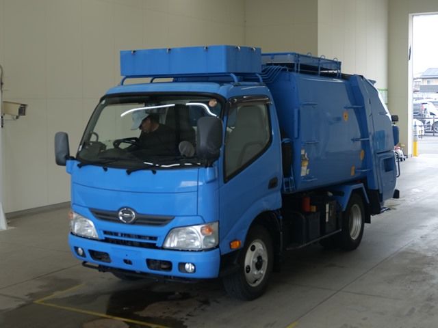 2015 Hino Dutro Jinkai Japan auction vehicle