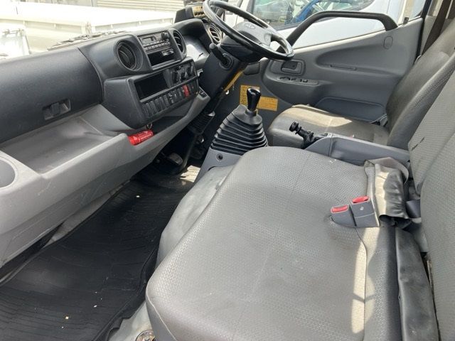 2015 Hino Dutro Jinkai auction photo 5