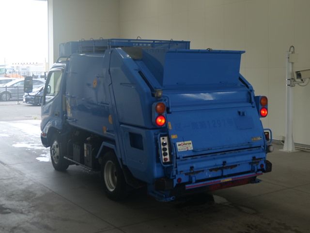 2015 Hino Dutro Jinkai auction photo 2
