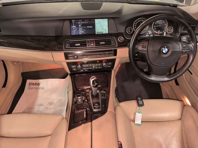 2011 BMW 5 Series 528I auction photo 3