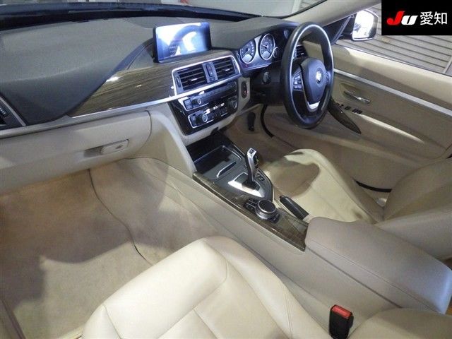 2019 BMW 3シリーズGツーリスモ ラグジュアリー 4WD auction photo 3