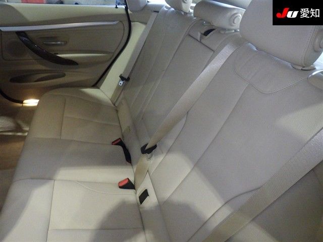 2019 BMW 3シリーズGツーリスモ ラグジュアリー 4WD auction photo 4