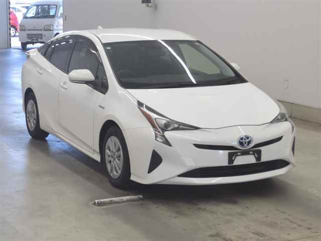 Japan Auction Vehicles 10 2019 Toyota Prius S auction photo