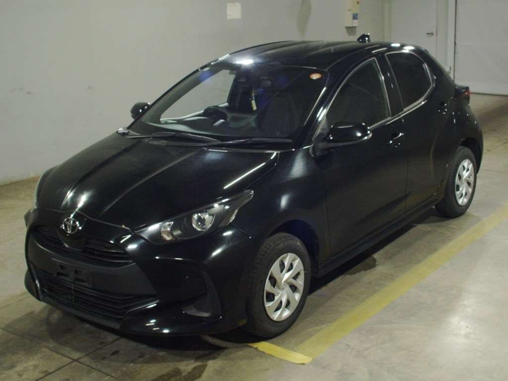 2022 Toyota Yaris G 4WD Japan auction vehicle