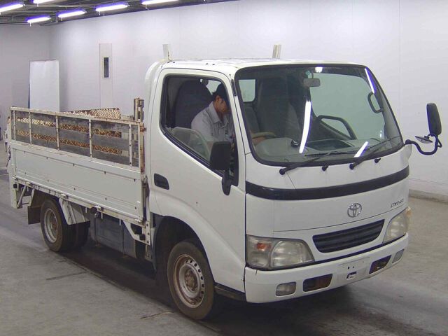 Japan Auction Vehicles 8 2005 Toyota Dyna P Gate auction photo