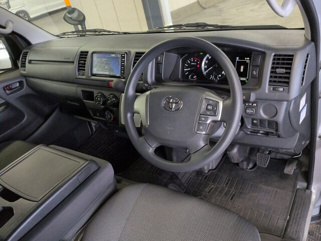 2025 Toyota Hiace Long DX auction photo 6