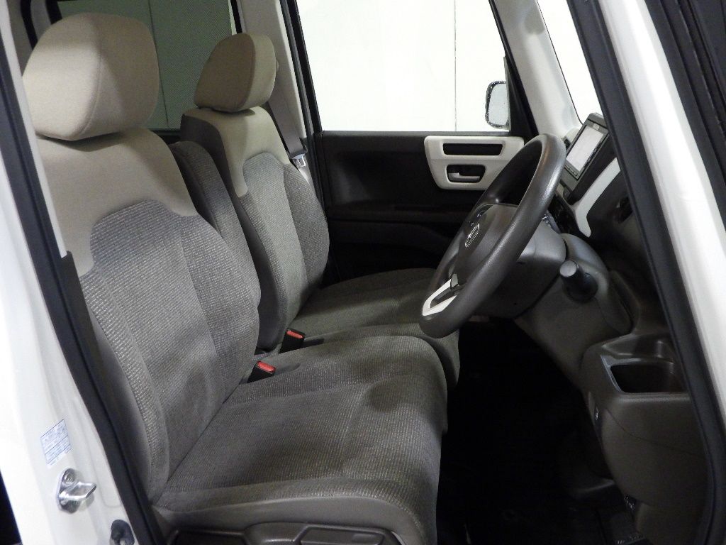 2022 Honda N-BOX L auction photo 6