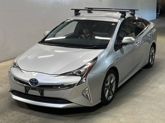 2016 Toyota Prius Aツーリングセレクション Japan auction vehicle