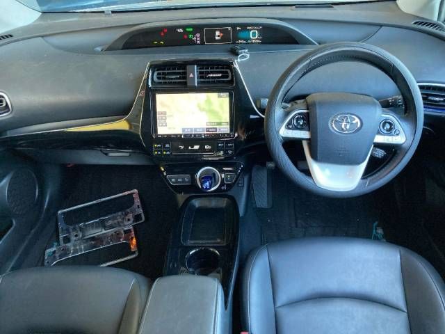 2016 Toyota Prius Aツーリングセレクション auction photo 2
