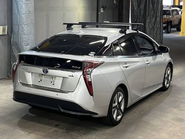 2016 Toyota Prius Aツーリングセレクション auction photo 5