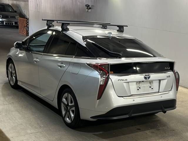 2016 Toyota Prius Aツーリングセレクション auction photo 3