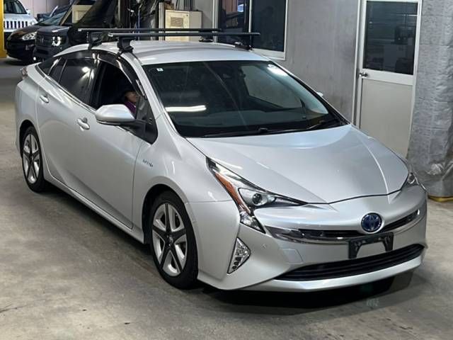 2016 Toyota Prius Aツーリングセレクション auction photo 4