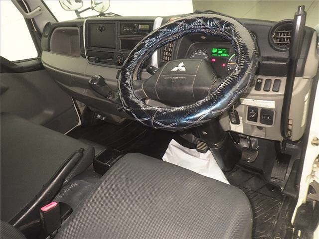 2017 Mitsubishi Fuso Canter 3t Zentei Shokyo Kadan auction photo 3