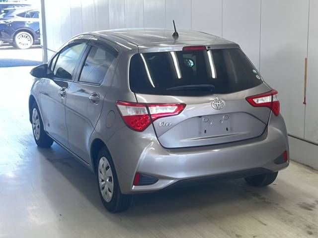 2017 Toyota Vitz F auction photo 3