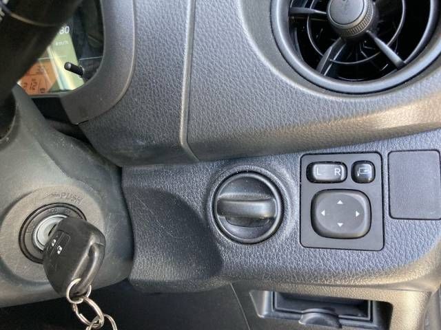 2017 Toyota Vitz F auction photo 5