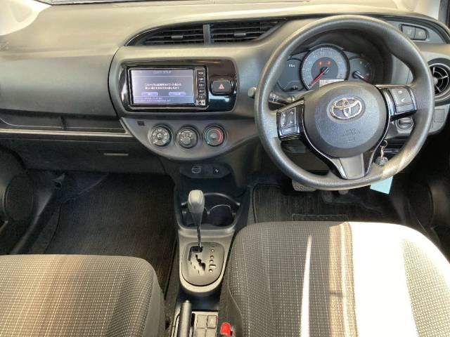 2017 Toyota Vitz F auction photo 4