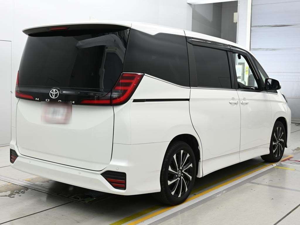 2022 Toyota Noah S-Z auction photo 2
